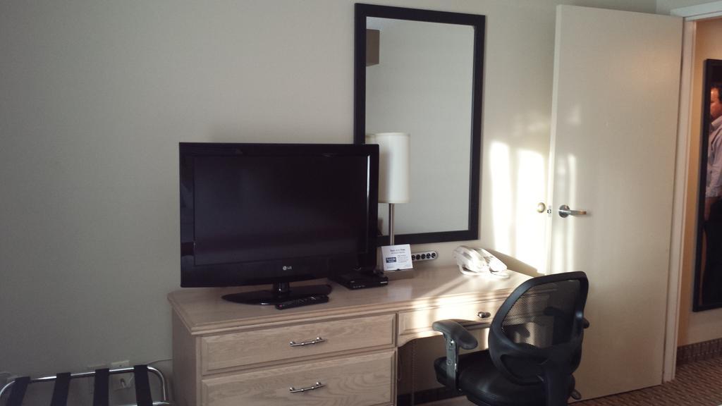 Travelodge Suites By Wyndham Moncton Dış mekan fotoğraf