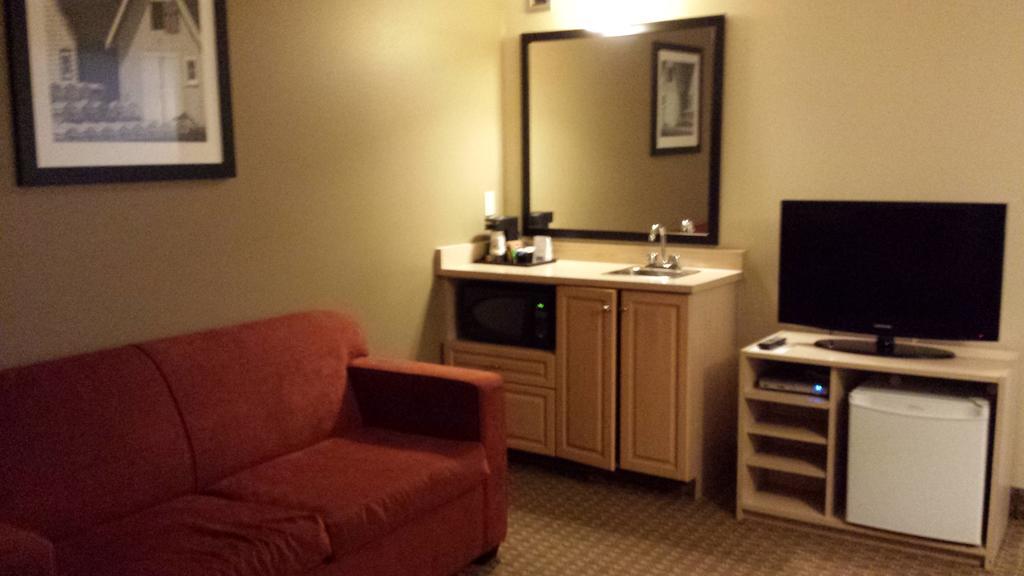 Travelodge Suites By Wyndham Moncton Dış mekan fotoğraf