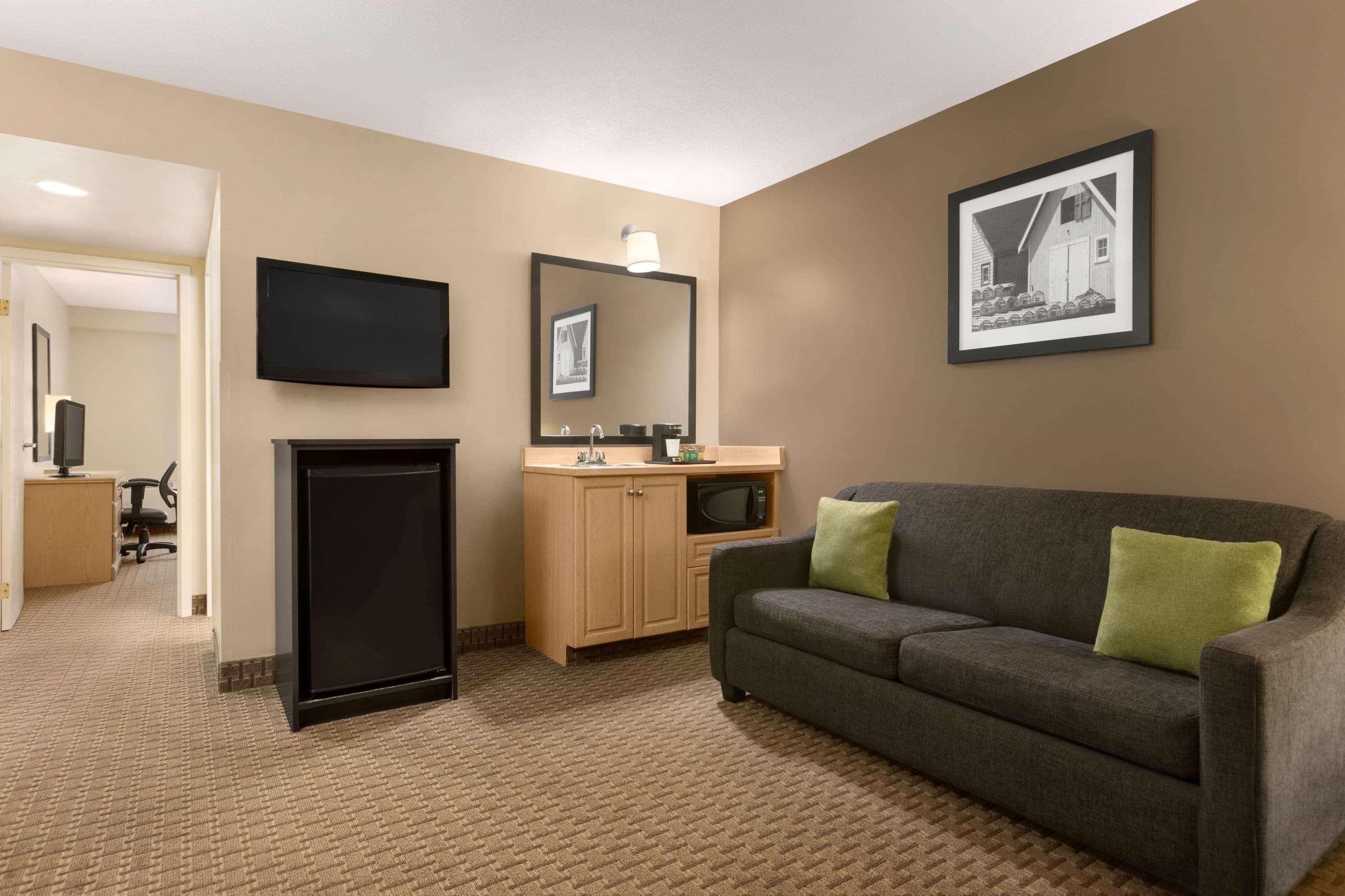 Travelodge Suites By Wyndham Moncton Dış mekan fotoğraf