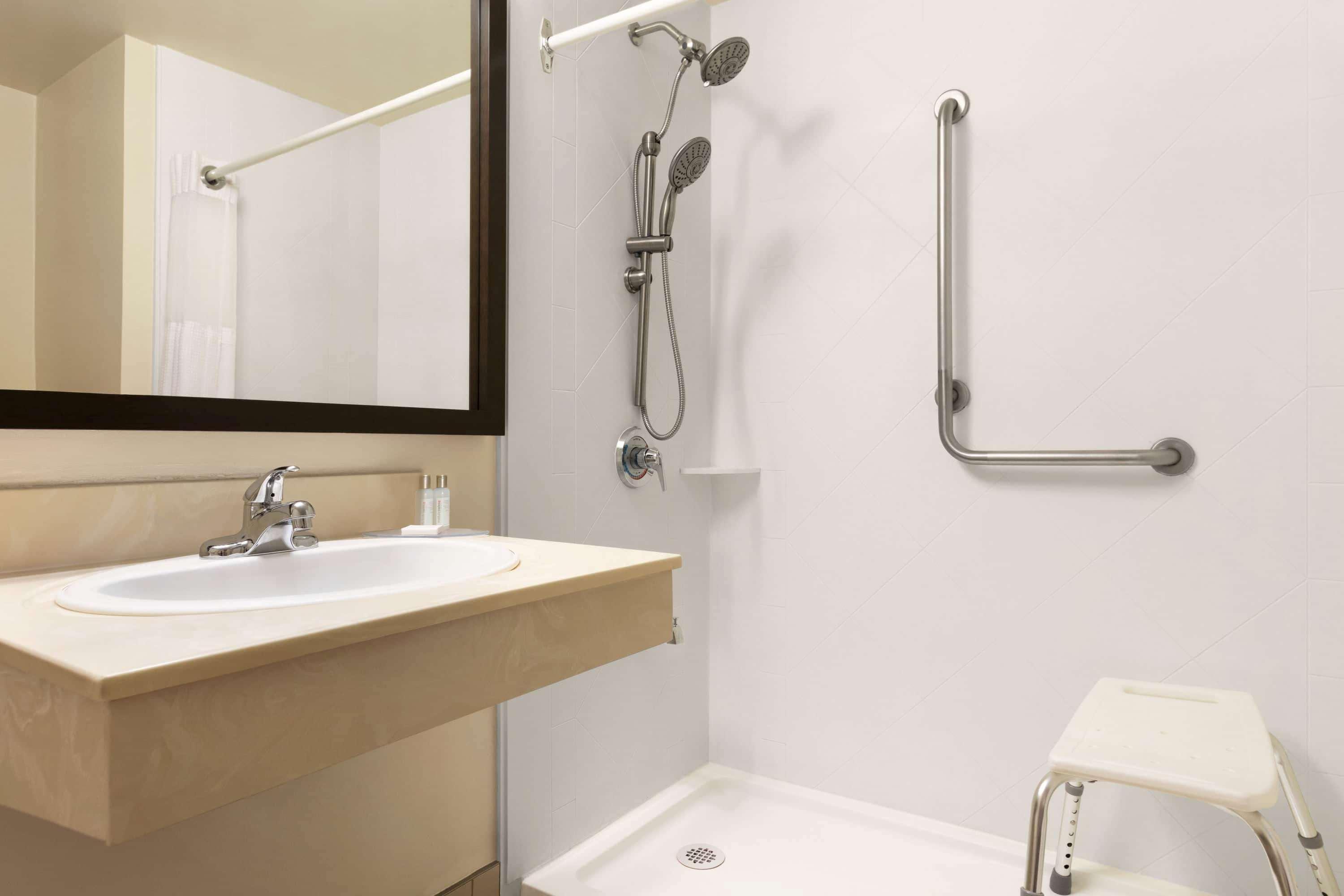 Travelodge Suites By Wyndham Moncton Dış mekan fotoğraf