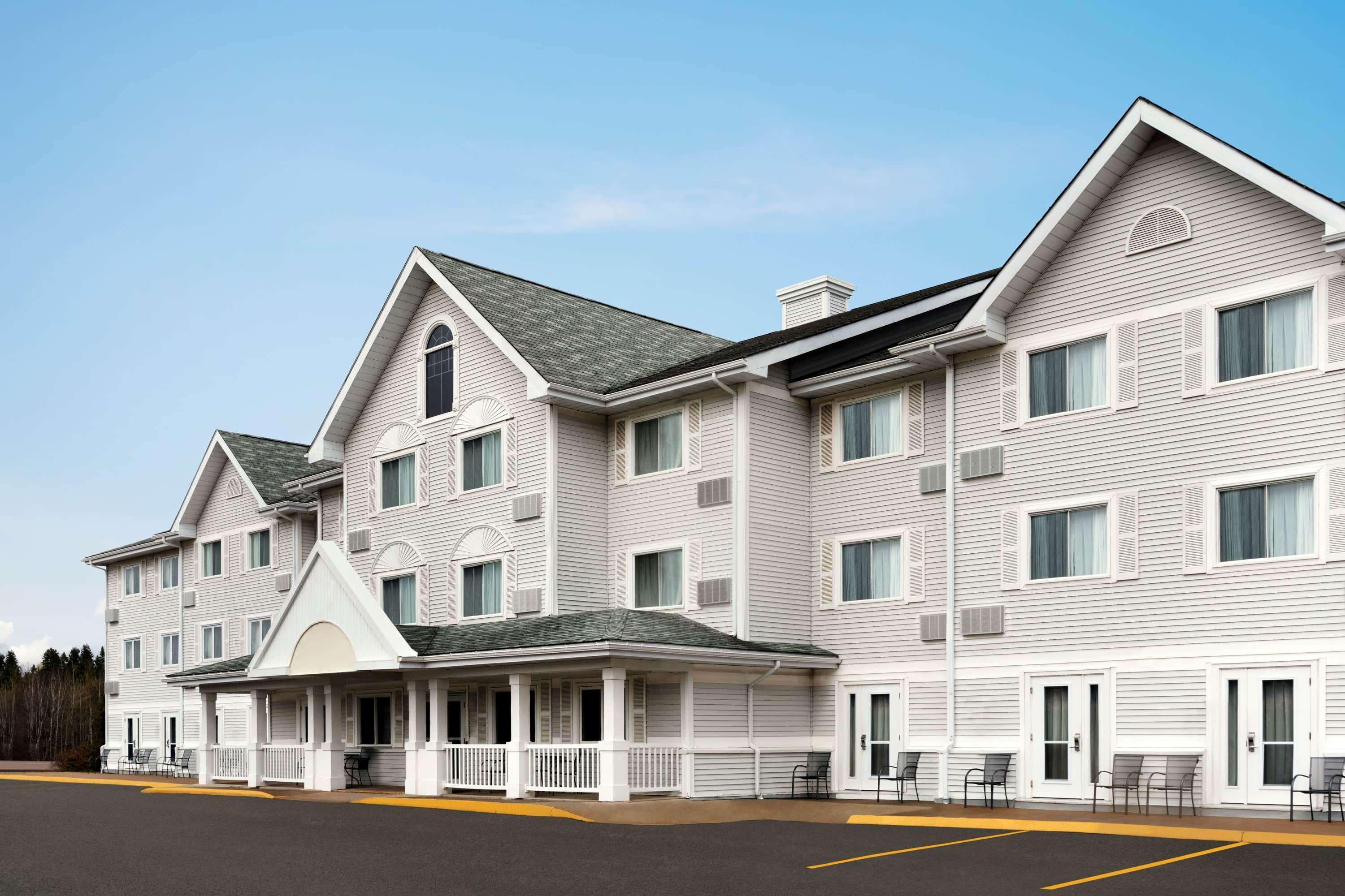 Travelodge Suites By Wyndham Moncton Dış mekan fotoğraf