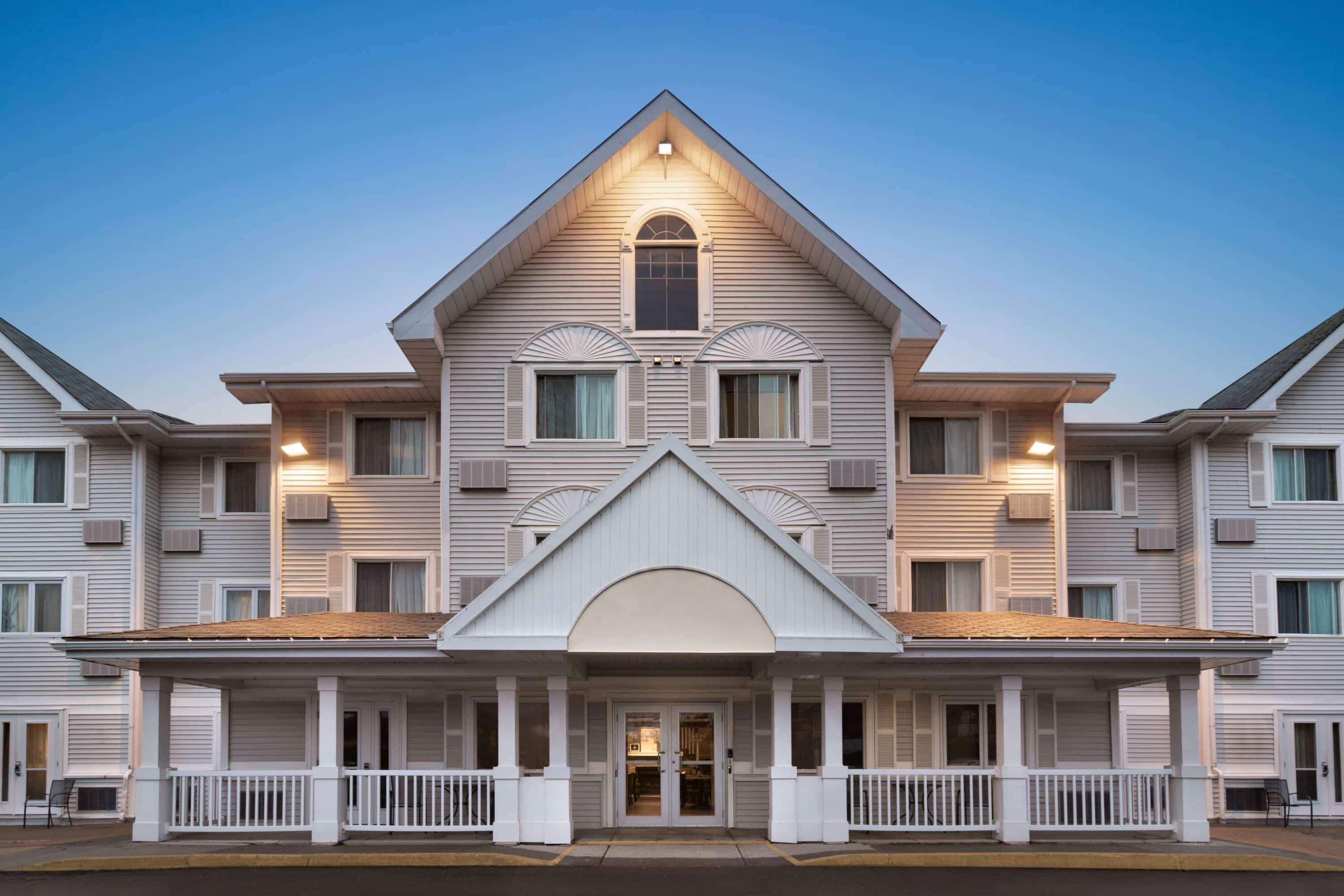 Travelodge Suites By Wyndham Moncton Dış mekan fotoğraf