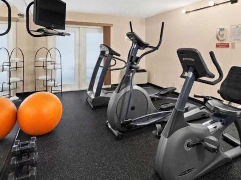 Travelodge Suites By Wyndham Moncton Dış mekan fotoğraf